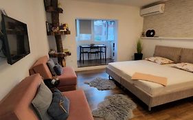 Traveler'S Place At Tirana City Centre